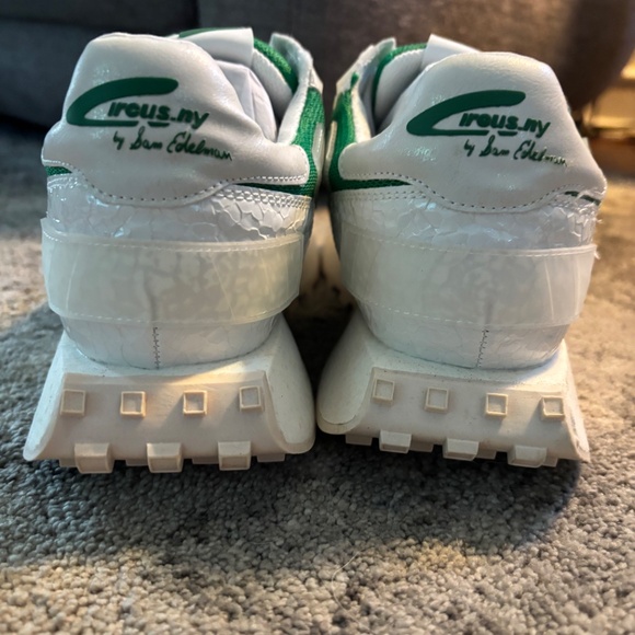 Women’s Sneakers Size 7.5 - Picture 2 of 6